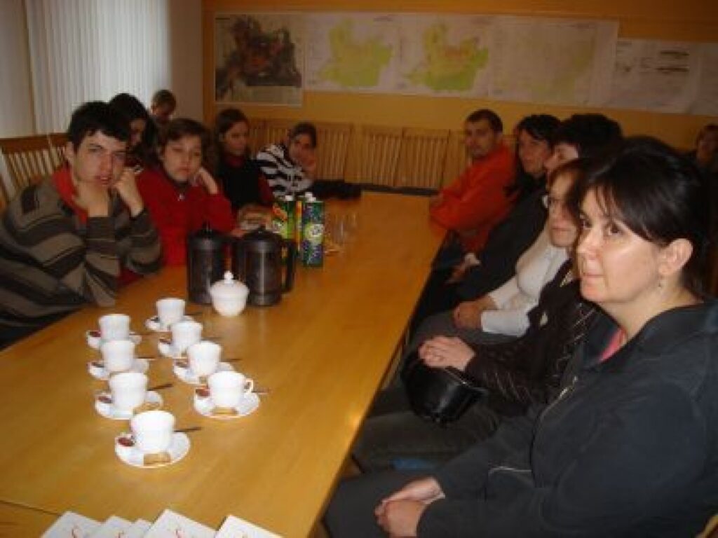 Ungāru pedagogu un skolēnu delegāciju pieņēma Smiltenes pilsētas domes priekšsēdētājs, pastāstot ciemiņiem par Smiltenes prioritātēm un projektiem.
Autors: Sandra Pētersone