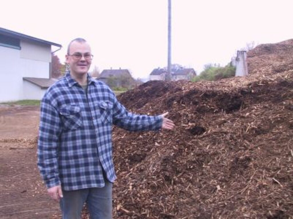 “Mierīgi pietiks līdz jaunajam gadam,” par atvesto šķeldu saka Strenču katlu mājas operators Ilmārs Strauts. Pašvaldība  noslēgusi līgumu arī par nākamajā gadā vajadzīgo kurināmo
Autors: Sandra Pētersone