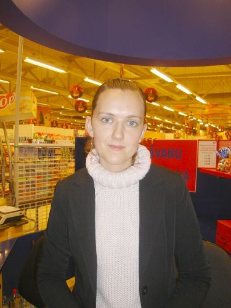 Evija Vītiņa: -  Katram vajadzētu par sevi cīnīties pašam, nevis gaidīt, kad kaut kas nokritīs no gaisa. Es kursos iemācījos, kā var uzrakstīt biznesa plānu, kā arī protu veikt aprēķinus savam jaunajam biznesam.
Autors: Sandra Pētersone