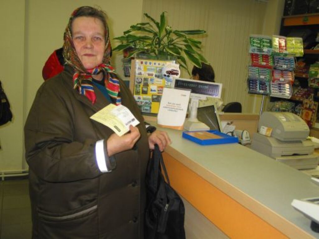 Pensionāre Anna Daina apliecina, ka “Ziemeļlatviju” lasīs pastāvīgi, jo tajā interesē daudzi materiāli.
Autors: Aivars Zilbers