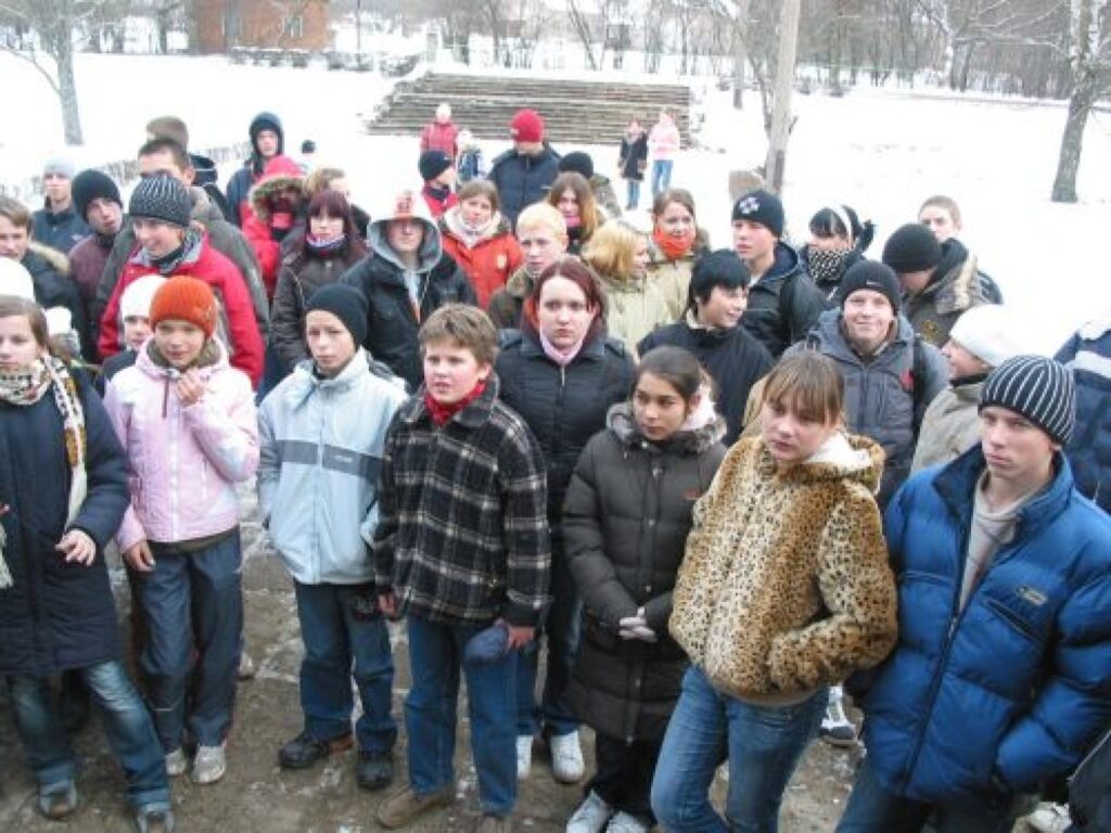 Skrējiena dalībnieki pirms starta uzklausa pēdējos norādījumus un tad jau viss būs atkarīgs tikai no pašu spējām. 
Autors: Aivars Zilbers