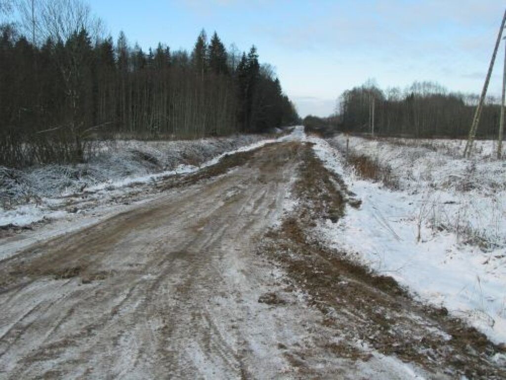 Divu dienu laikā pēc publikācijas “Ziemeļlatvijā” meža apsaimniekotāji ceļu uz zemnieka Ziedoņa Grūbes un viņa kaimiņu mājām sakārtoja.
Autors: Aivars Zilbers