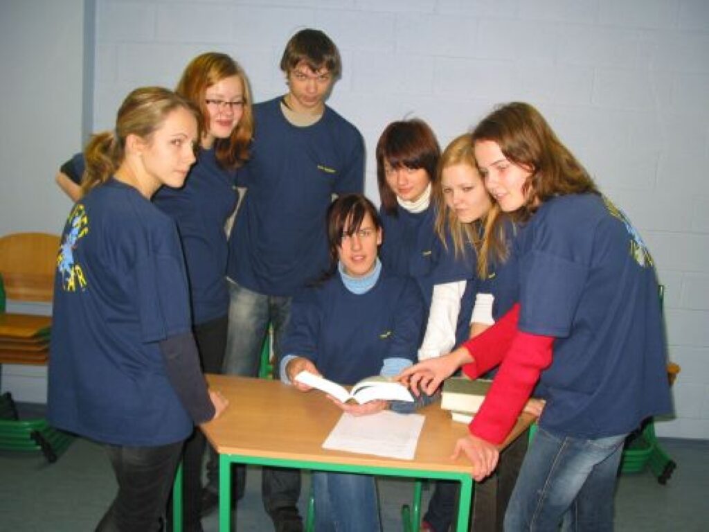 Septiņi Valkas ģimnāzisti jūtas droši par savām svešvalodas zināšanām un ir gatavi to apliecināt starptautiskā konkursā.
Autors: Aivars Zilbers