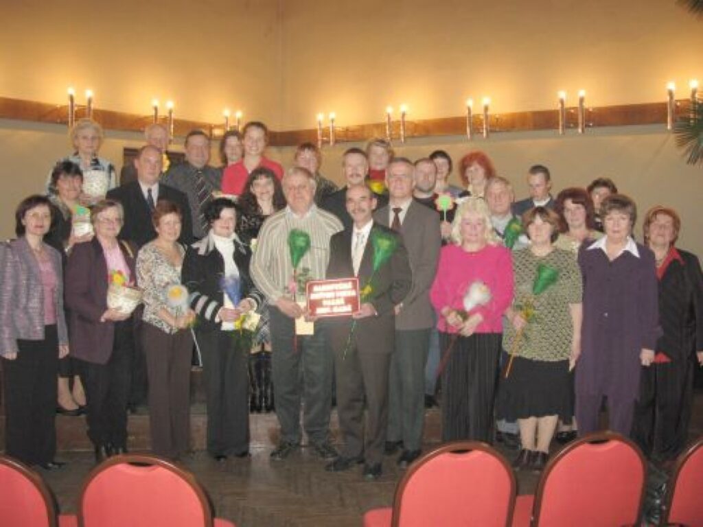 Lai pasākums ilgāk paliktu atmiņā, svinību dalībnieki piekrita kopā nofotografēties.
Autors: No personīgā arhīva