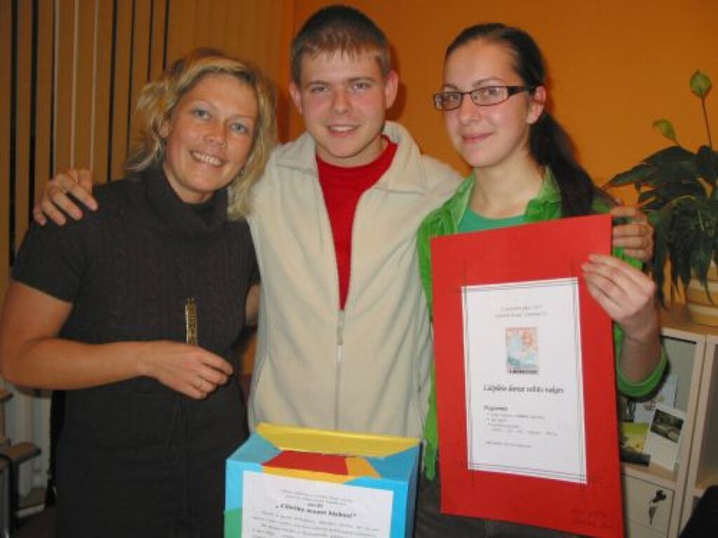 Valkas domes speciāliste Jolanta Dudzinska, Valkas jauniešu domes viceprezidents Roberts Fedosejevs un valdes locekle Anna Iesalniece aicina valcēniešus iesaistīties jauniešu rīkotajos pasākumos.
Autors: Inga Karpova