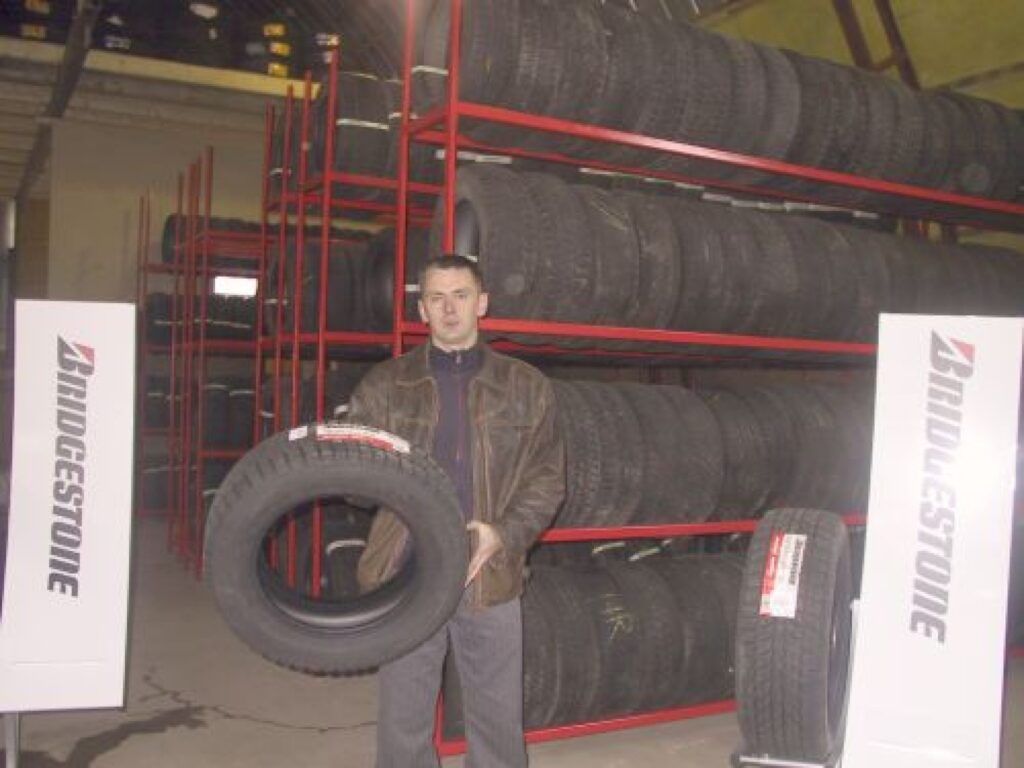 Smiltenes puses automašīnu tehniskās apkopes jomā ienācis jauns autoserviss. “Smagās tehnikas apkopē, it īpaši visā, kas saistīts ar riepām, varbūt mazināsies rindas,” pieļauj servisa “Ligumss” meistars Jānis Kazeks.
Autors: Sandra Pētersone