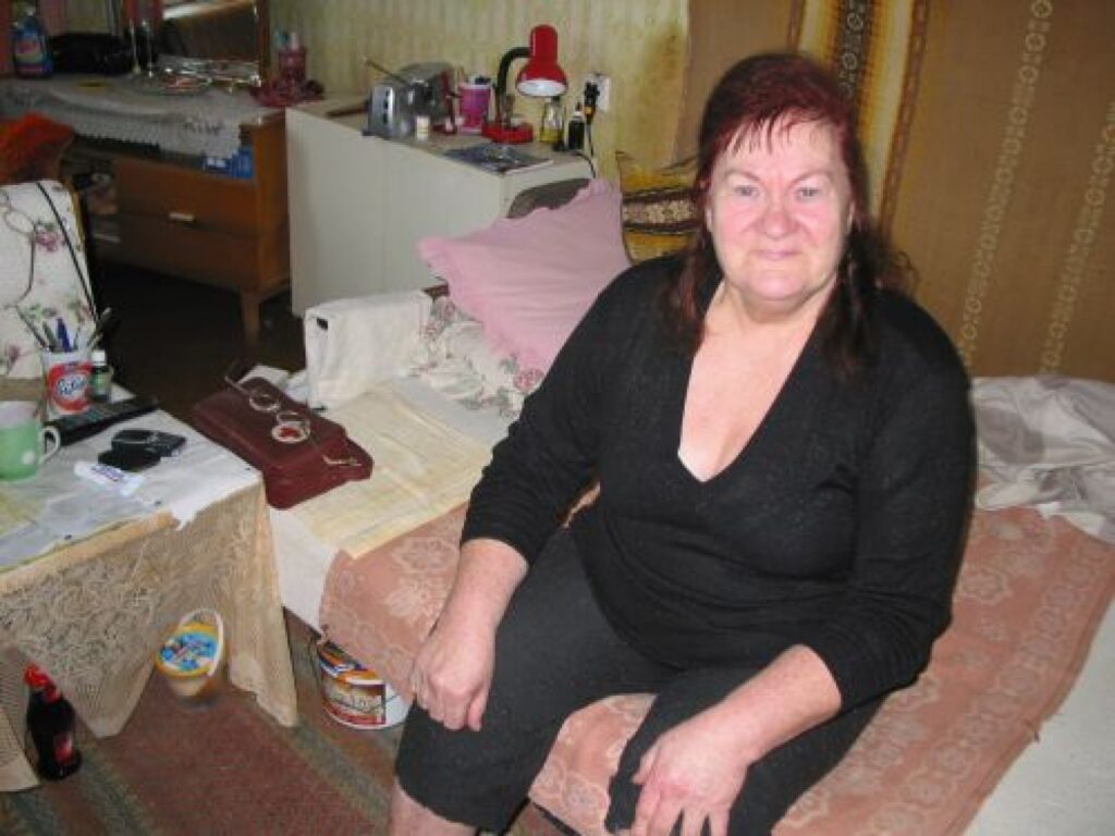 “Tā vientulība ir šausmīga! Nav vērts man vairs dzīvot,” uzskata 72 gadus vecā, slimā un vientuļā Vijciema pagasta iedzīvotāja Ilga Silgale.
Autors: Inga Karpova