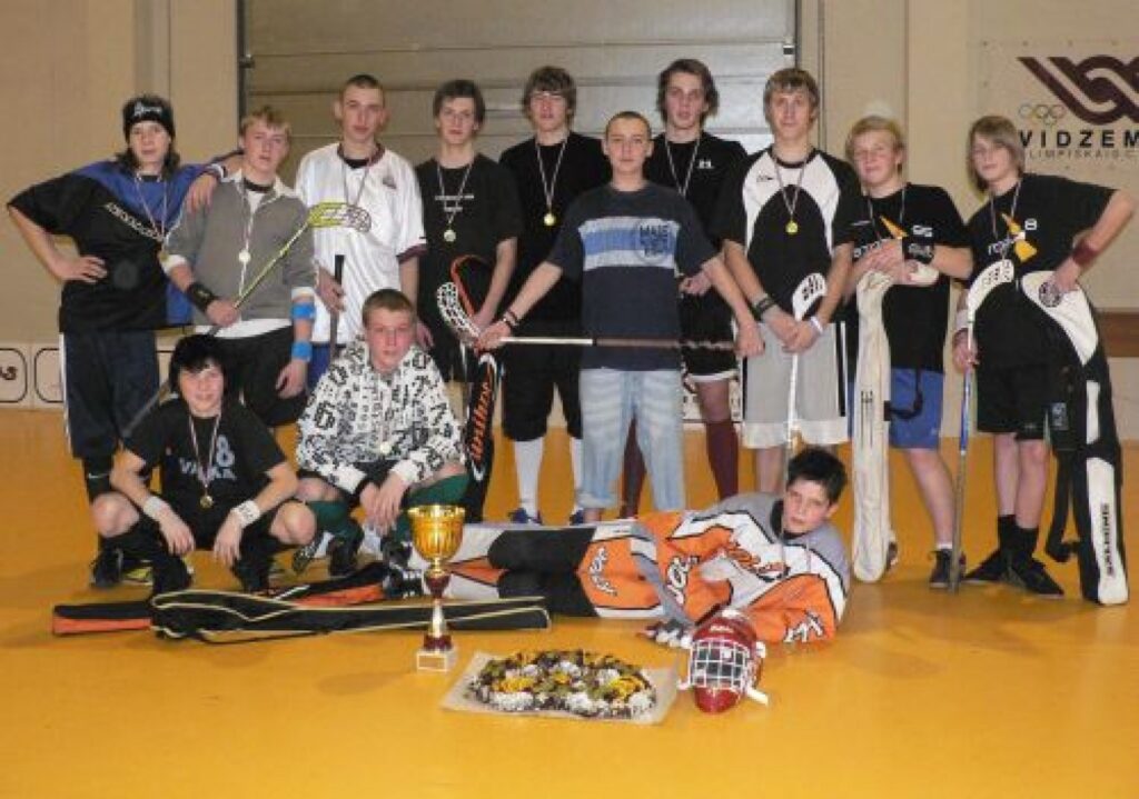 Valkas jaunie florbolisti pārliecinoši uzvarēja visus 23 pretiniekus un kļuva par Vidzemes jaunsargu čempioniem. 
Autors: No arhīva 