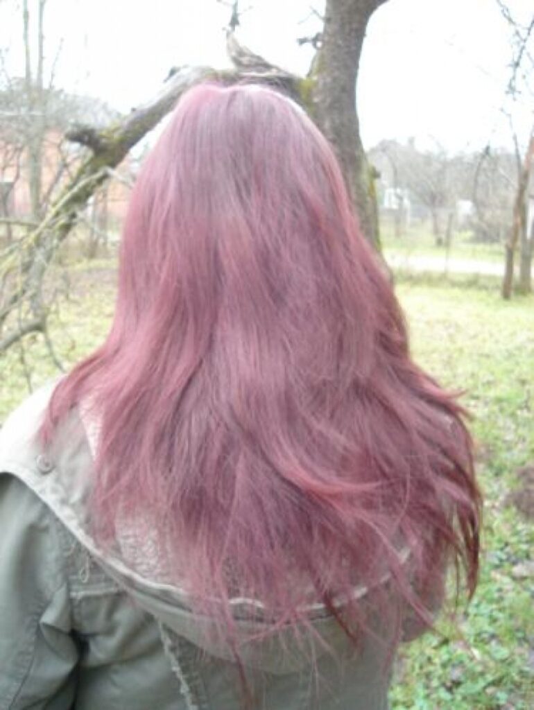 Smilteniete uzskata, ka šis krāsu tonis neatbilst viņas prasītajam rubīnsarkanajam.
Autors: Santa Sinka