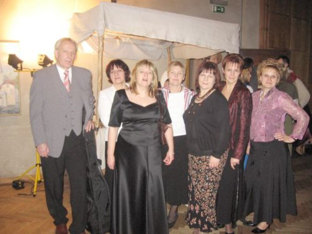 Jērcēnmuižas delegācija savu muižu prezentēja gan ar dziesmām, gan seniem nostāstiem.
Autors: No arhīva