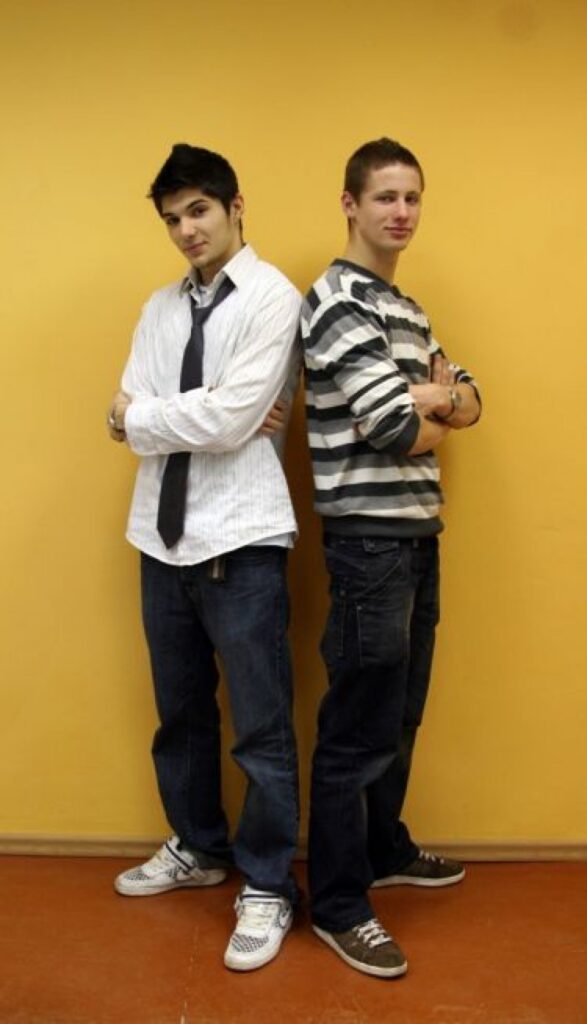 No kreisās Mikus Opelts un Emīls Guseinovs.