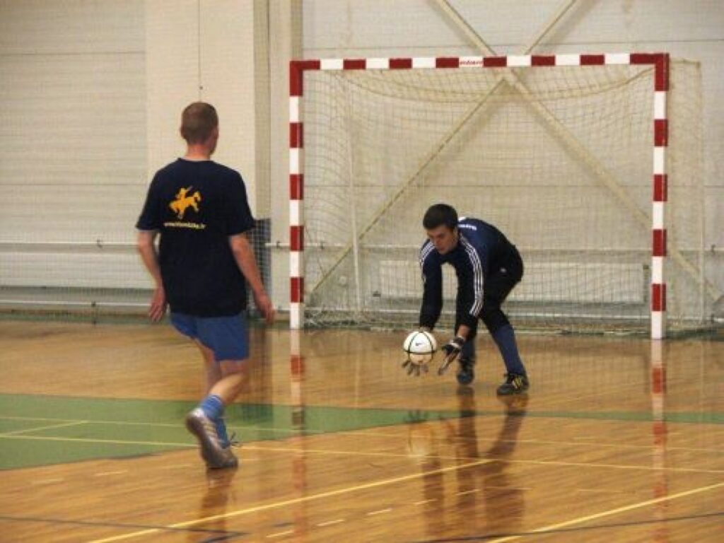 Smiltenes pilsētas meistarsacīkstēs telpu futbolā daudzos mačos uzvarētājs kļūst zināms tikai pēdējās minūtēs pirms spēles beigām.
Autors: No personīgā arhīva