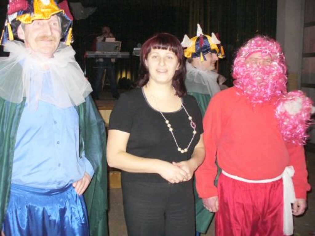 Strenču kultūras nama vadītāja Solvita Tēberga gaida uzdevumu no Turnas tautas nama dramatiskā kolektīva aktieriem.
Autors: No personīgā arhīva