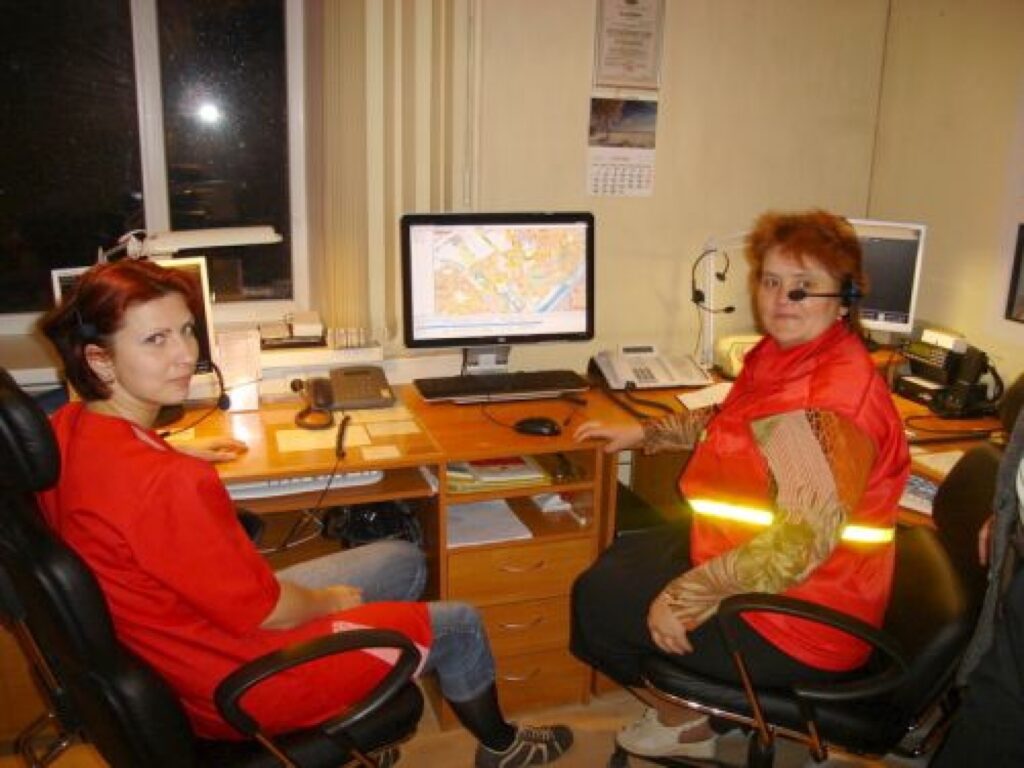 Darbs NMP dispečerdienestā ir atbildīgs un saspringts, bet mediķes atzīst, ka viņām tas patīk. 
Autors: Santa Sinka