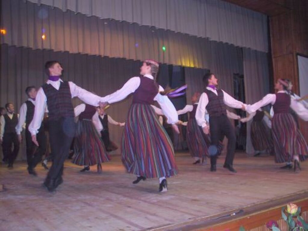  Labdarības koncertā, kurā vāks ziedojumus smagi slimiem bērniem un talantīgiem skolēniem, publikai uzstāsies Smiltenes Tautas deju ansamblis “Ieviņa”.
Autors: Sandra Pētersone