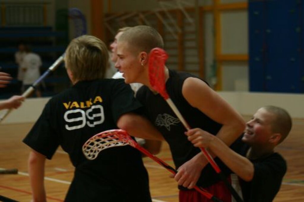 Gados visjaunākajai komandai “Storm” par iesistajiem vārtiem lielajiem “tēvočiem” ir dubultprieks. 
Autors: Aldis Dubļāns