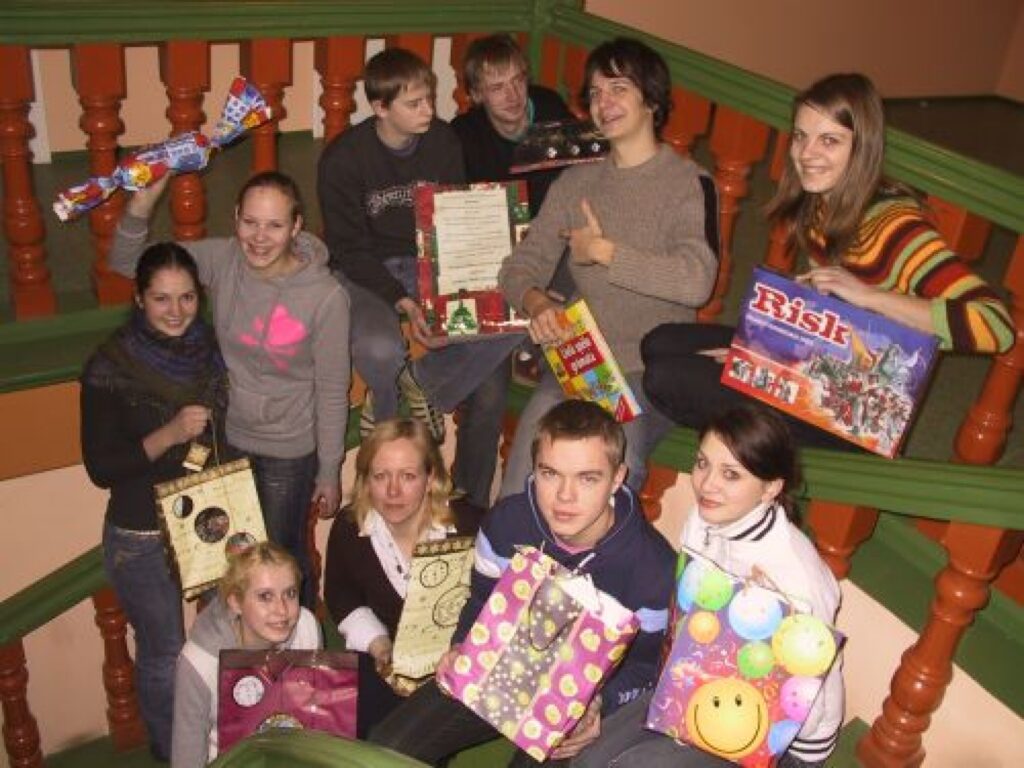 Smiltenes jaunieši un bāriņtiesas priekšsēdētāja Aurika Zīvere zina, ko bērni gaida vairāk par dāvanām.
Autors: Sandra Pētersone