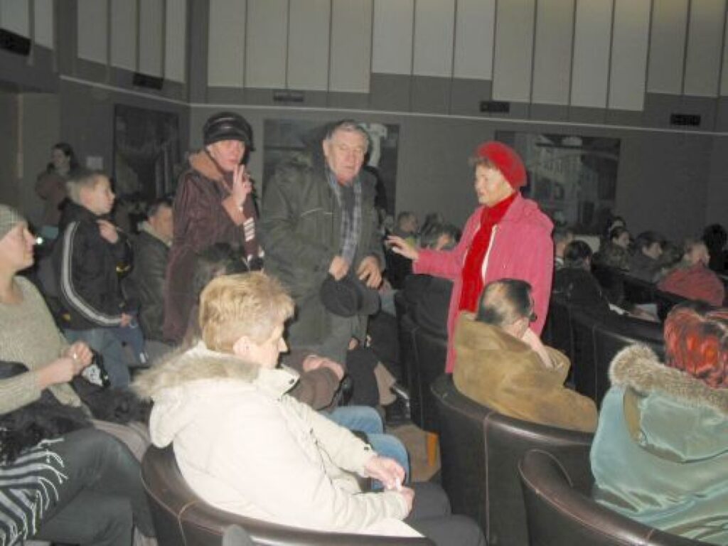 Svētdien Valgas kultūras nama kinozālē sēdēja tikai valcēnieši, kuri bija atnākuši noskatīties jaunāko latviešu filmu “Rīgas sargi”
Autors: Inga Karpova