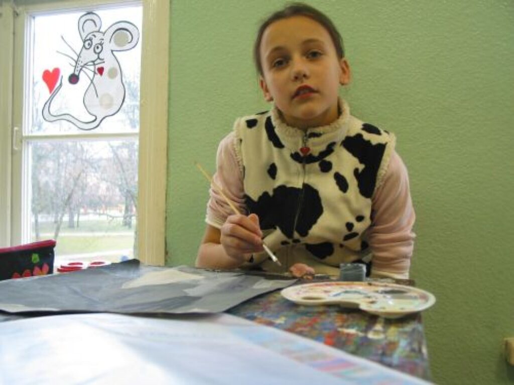 Valkas mākslas skolas 2. kursa audzēkne Monta Podniece izceļas ar rūpīgu attieksmi pret katru uzdevumu
Autors: Aldis Dubļāns