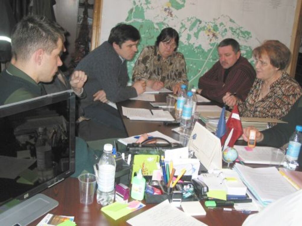 Valkas pagasta deputāti atzīst, ka pašvaldības policija ir vajadzīga, jo valsts policija nevar izkontrolēt visu noteikumu izpildi ciematos.
Autors: Aivars Zilbers