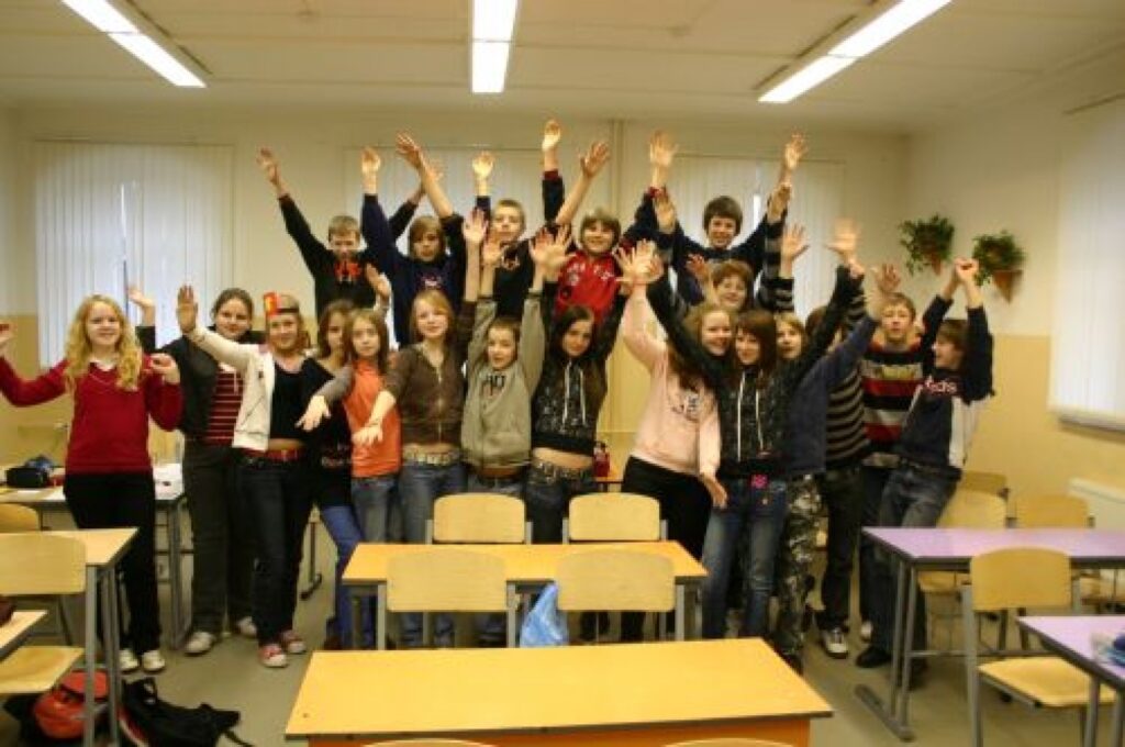 Proģimnāzijas septītie ir dzīvespriecīgi un uzskata, ka vides maiņa viņiem ir devusi papildu motivāciju mācīties.
Autors: Aldis Dubļāns