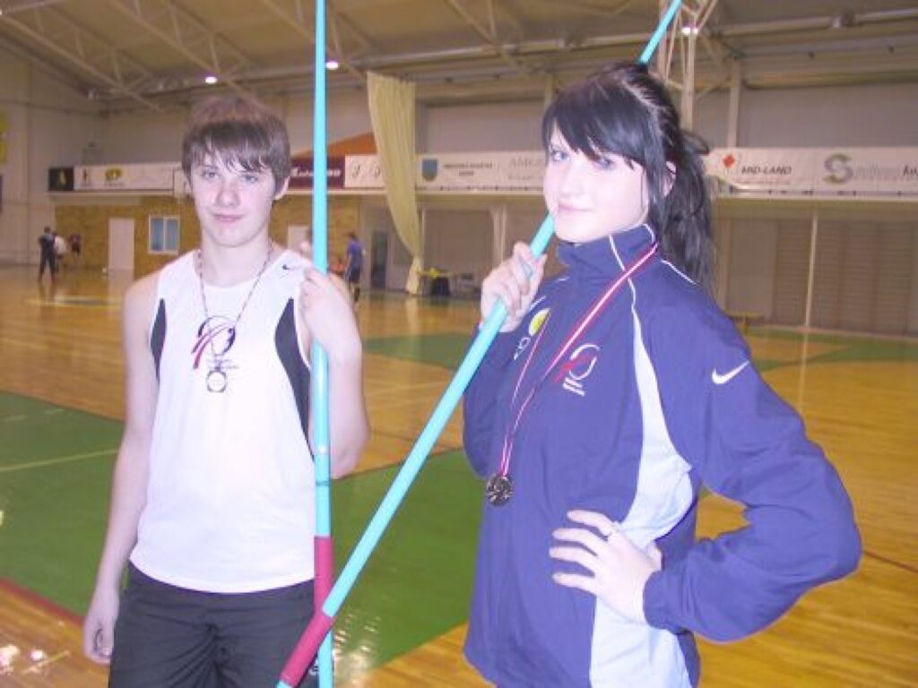 Smiltenes sporta skolas audzēkne Līna Mūze kļuvusi par Latvijas čempioni jaunietēm šķēpa mešanā. Intars Išejevs izcīnīja otro vietu.
Autors: Sandra Pētersone