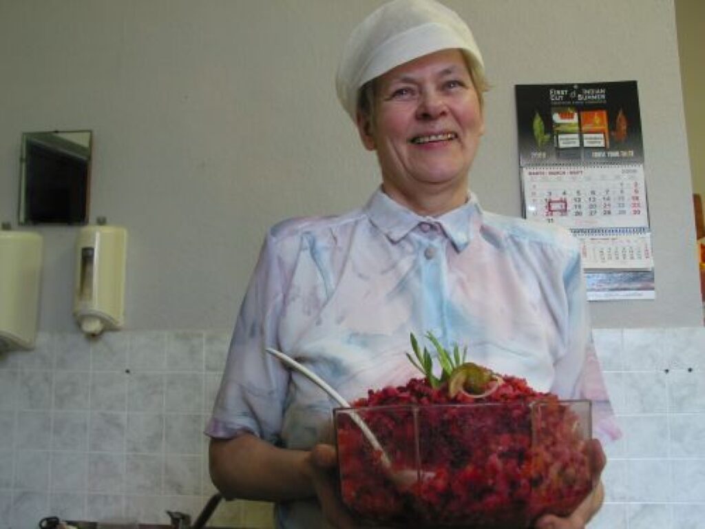 Pavāre Ilga Būda visiem iesaka eksperimentēt ar dārzeņu sarkano karalieni bieti. 
Autors: Aldis Dubļāns