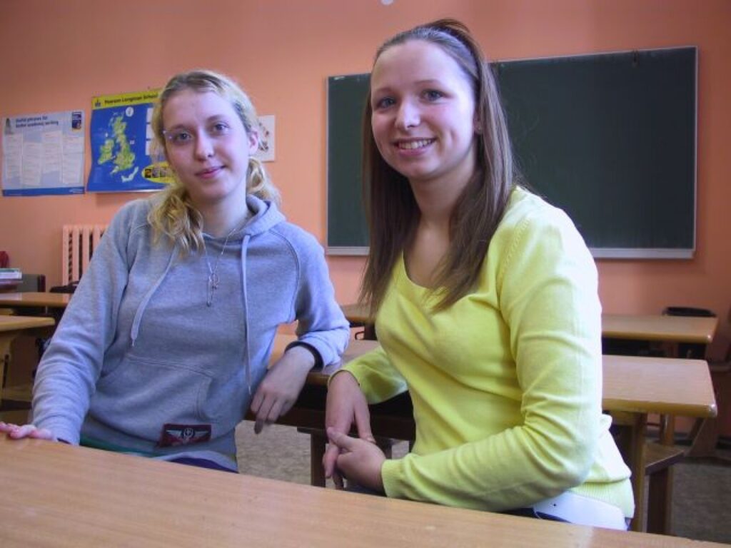 Liene Zīlīte (no kreisās) un Inga Ērgle cer, ka “Miteklim” izdosies iegūt jaunus  labumus.
Autors: Sandra Pētersone