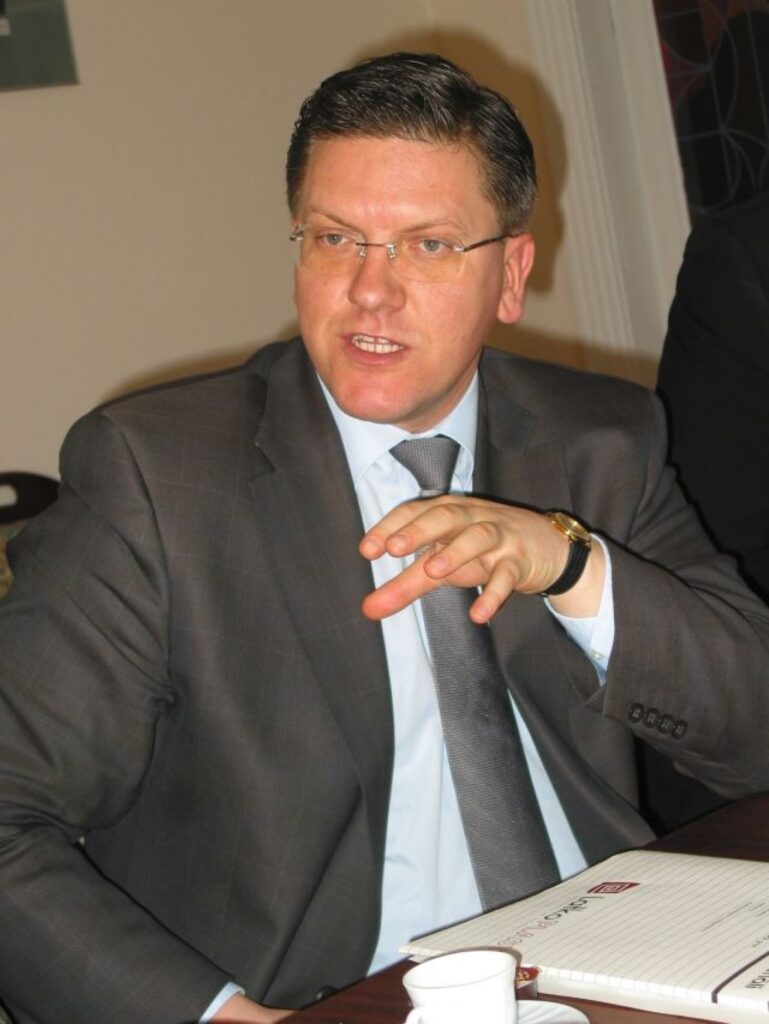 Iekšlietu ministrs Mareks Segliņš uzskata, ka dokumentu pārbaude jāveic toleranti, jo igauņi nedrīkst domāt, ka Latvijā nav gaidīti.
Autors: Aivars Zilbers