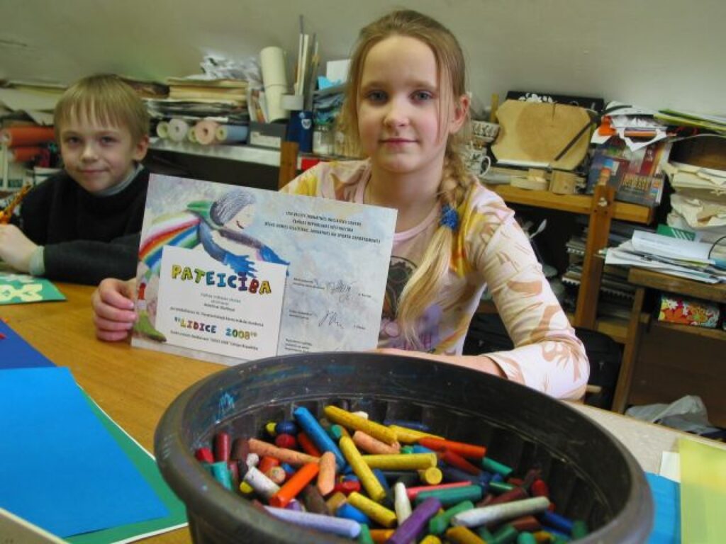 Artjoms Kuzņecovs un Adelīna Baltiņa ir izturējusi konkursa “Lidice 2008” Latvijas kārtu un viņu darbi būs skatāmi Čehijā.
Autors: Aldis Dubļāns