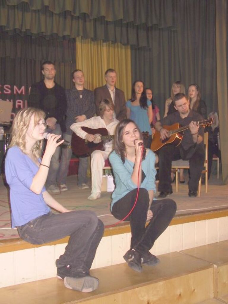 Grand Prix ieguvēji Paula Vaivade (no kreisās), Alise Ziemule, Iļja Tēraudkalns un Kristaps Skujiņš pirms konkursa pieļāva, ka publika viņu priekšnesumu nesapratīs.
Autors: Sandra Pētersone