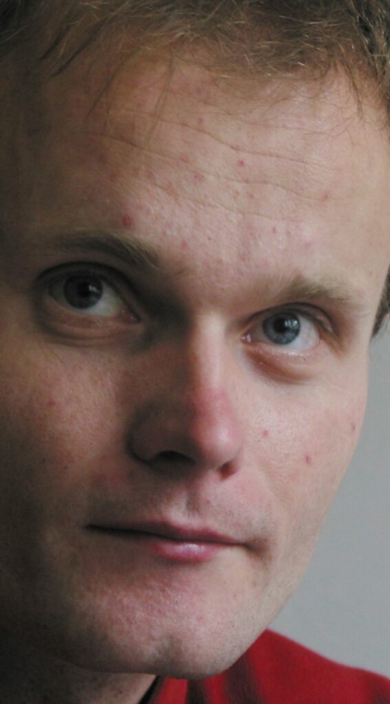 Pasaules apceļotājs Petrs Majers rūpējas par saviem rakstu darbiem un viņa prombūtnes laikā tie glabājas ugunsdrošā seifā.
Autors: Aldis Dubļāns