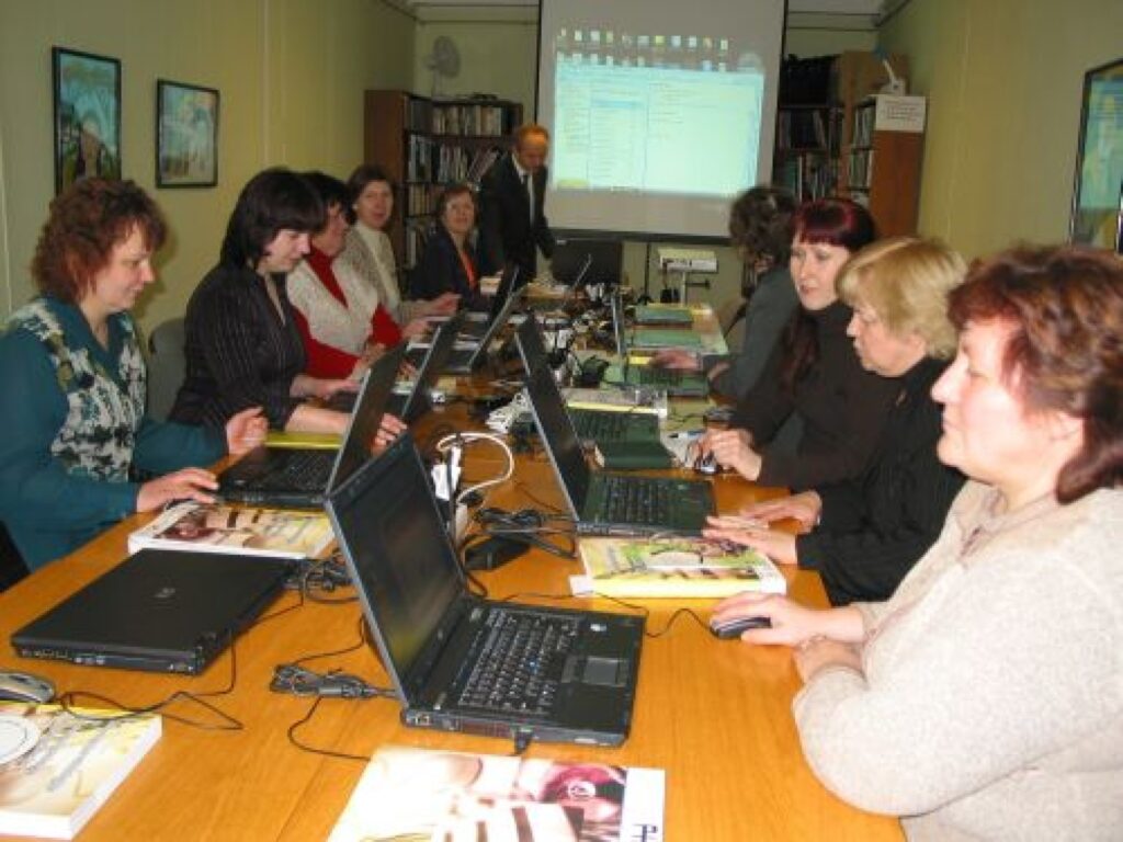 Bibliotekāres atzīst, ka tagad datorzinībās pašas būs zinošākas, bet apmeklētājiem interneta pieejamība kļūs kvalitatīvāka. 
Autors: Aivars Zilbers