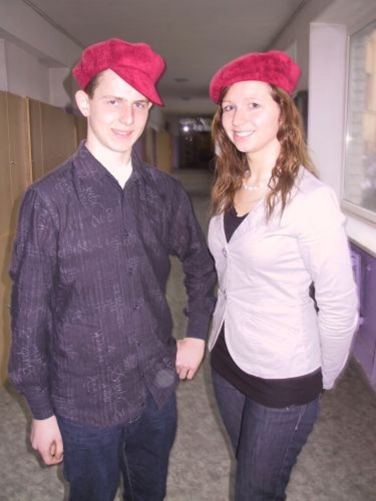 Smiltenes ģimnāzisti Inga Ērgle un Edvīns Grīslis secina, ka konkurss sniedz piederības sajūtu skolai.
Autors: Sandra Pētersone