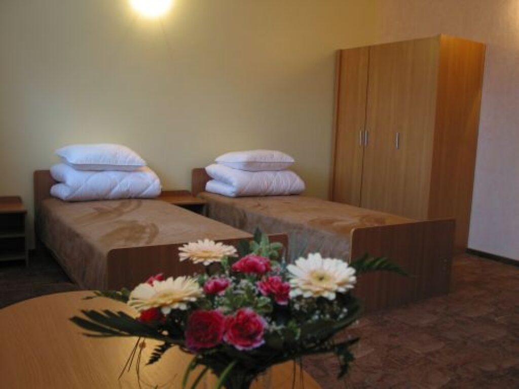 Jaunā SIA “Pedelīte” viesnīca ir gatava uzņemt viesus, taču darbs pie numuru mājīguma radīšanās turpināsies.
Autors: Aldis Dubļāns