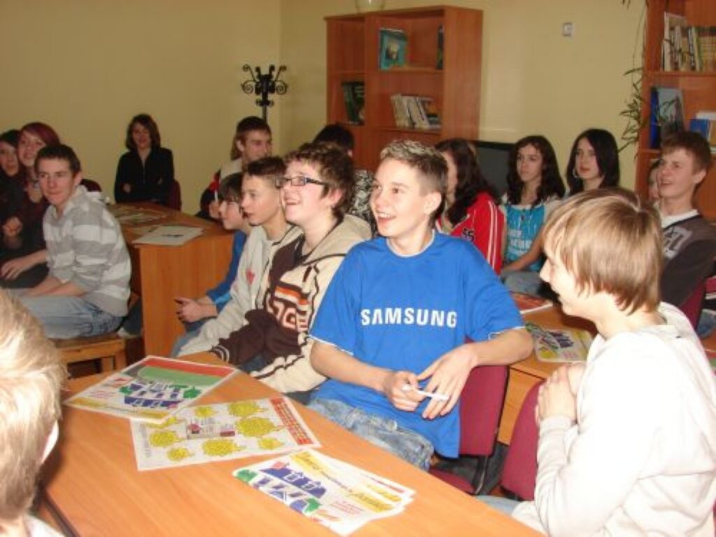 Tikšanās laikā kopā ar skolēniem izspēlējām situāciju, kā top ziņa par aktuālu notikumu Grundzālē. 
Autors: Santa Sinka