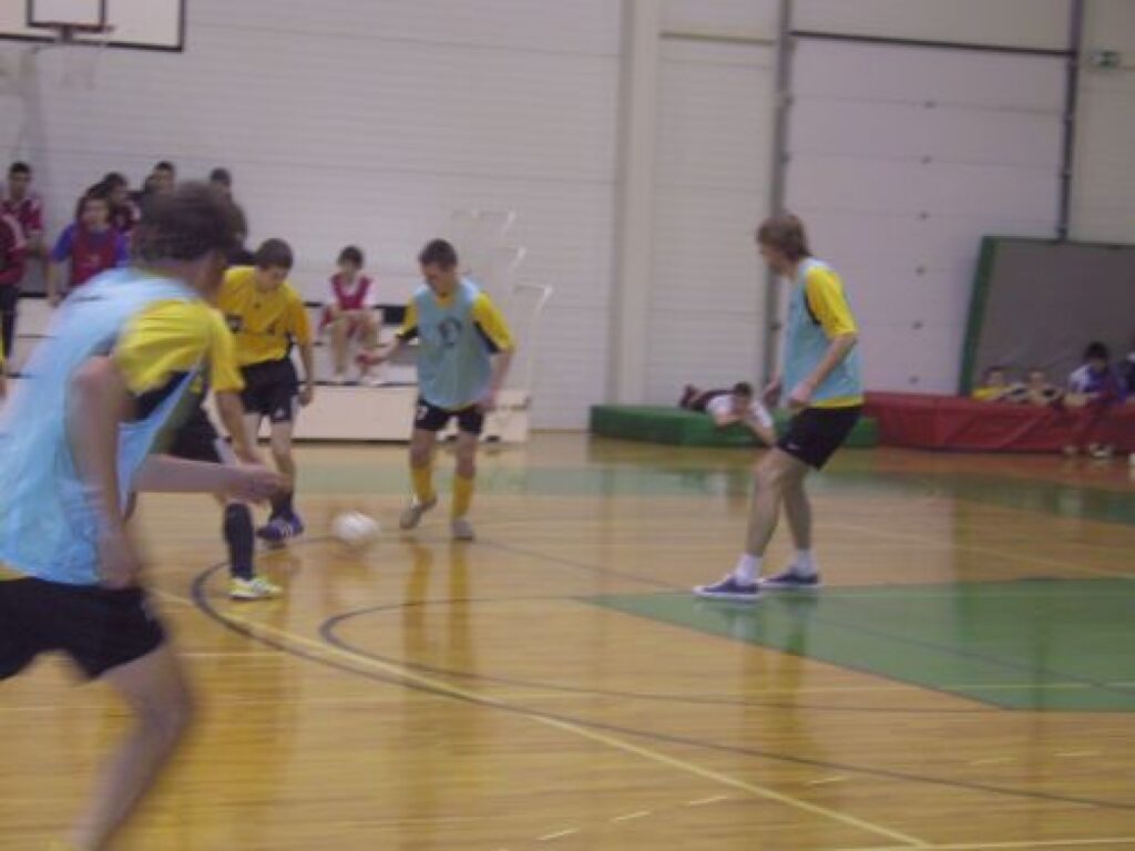  Turnīrā godalgoto vietu ieguvējus nevarēja prognozēt līdz pat pēdējai kārtai, arī to, kuru vietu ieņems smilteniešu komanda “FK Abuls” (attēlā).
Autors: Sandra Pētersone