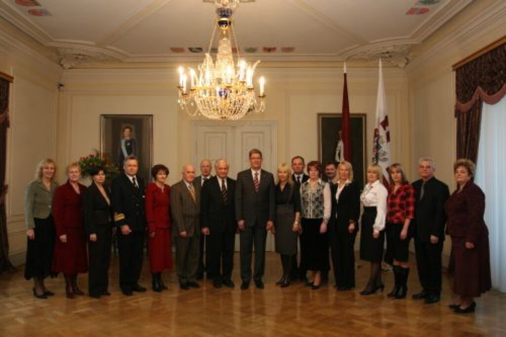 Rīgas pilī tikās vidējās izglītības iestāžu un augstskolu vadītāji, tostarp arī Smiltenes Centra vidusskolas direktore, lai runātu par izglītības sistēmu.
Autors: No personīgā arhīva