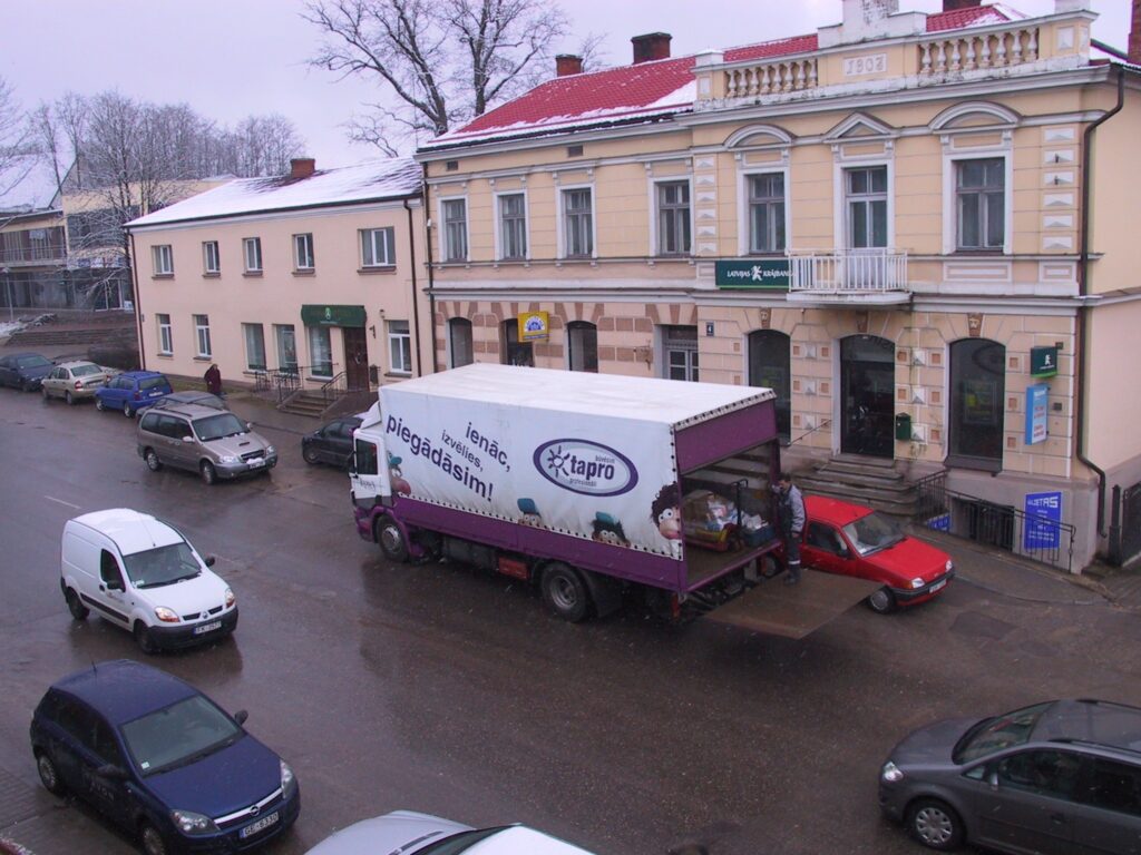 Smiltenē bieži veidojas situācijas, kad autovadītājiem jābūt īpaši uzmanīgiem, lai nerastos avārijas situācijas. 
Autors: Sarmīte Ozola
