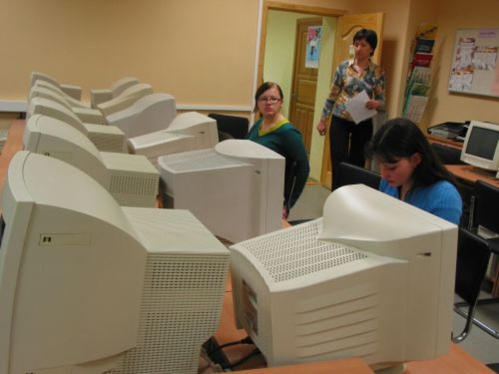 Kamēr desmitklasnieki nav saņēmuši solītos klēpjdatorus, jāizlīdzas ar mediju klases piedāvātajām iespējām
Autors: Aldis Dubļāns