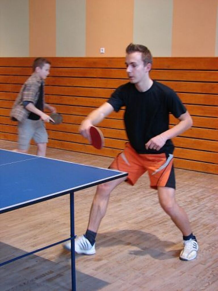 Šajā galda tenisa sacensību “Maģiskā bumbiņa” sezonā zeltu izdevās izcīnīt Smiltenes ģimnāzijas skolniekam Gatim Ābelem, kurš sevi pierādījis ne vienā vien mačā.
Autors: Santa Sinka