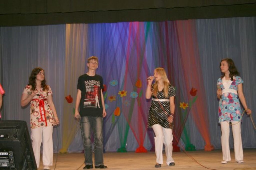 Jauniešu popgrupas “Kā neviens” dziedātāju priekšnesumi pierādīja – ar darbu var panākt skanīgu rezultātu. 
Autors: Inga Karpova