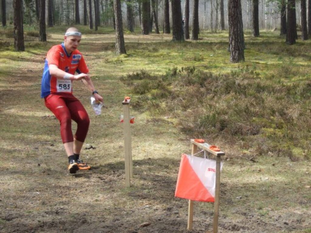  Orientēšanās sacensībās “Saulkrastu sprints” Artūram Pauliņam līdz bronzas medaļai pietrūka vien septiņas sekundes. 
Autors: No personīgā arhīva