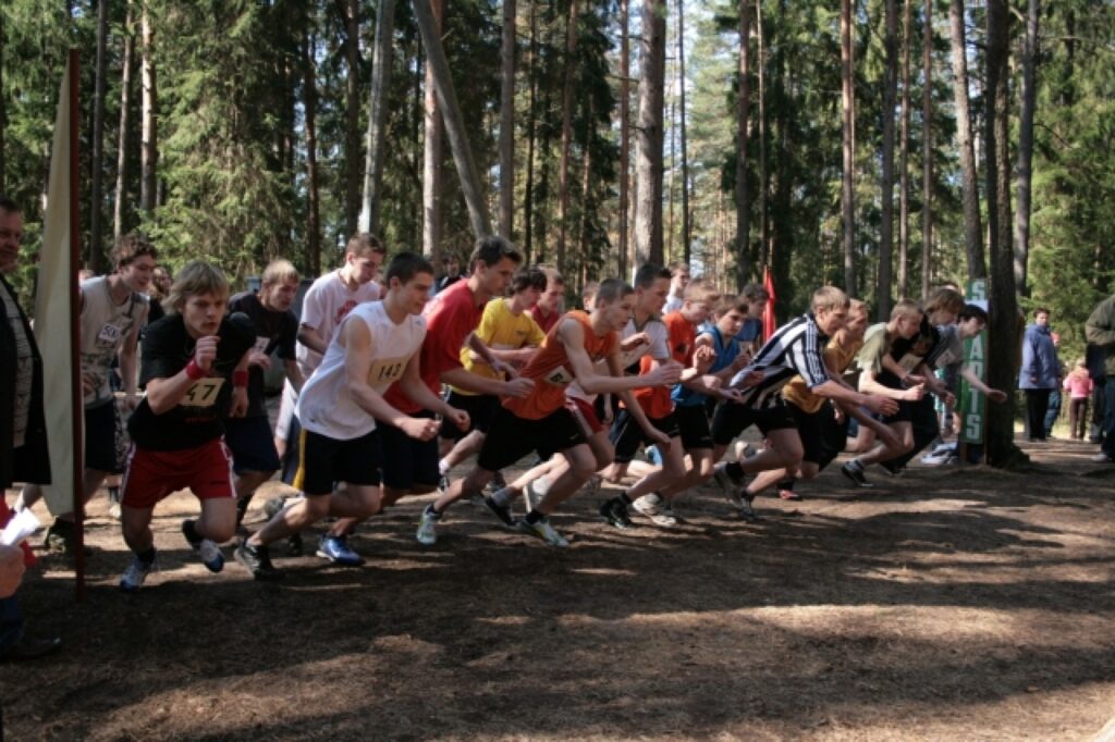 Labākie Valkas rajona skolu krosisti rīt skries Anniņmuižā Rīgā.
Autors: Aldis Dubļāns