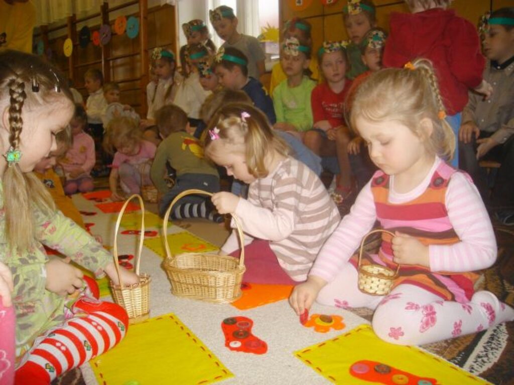 Vālodzēni projektā uzzinājuši, ka no pogām var izgatavot spēles, rotaslietas, cepures un daudz ko citu.
Autors: Santa Sinka