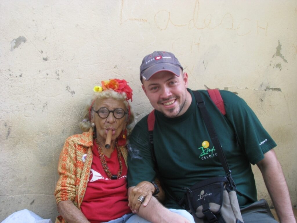 Apceļojot Kubu, valcēnietis Zintis Varts sastapis arī šo kolorīto kubieti, kuras fotogrāfija esot publicēta populārajā ceļotāja gidā “Lonely Planet”.
Autors: No personīgā arhīva