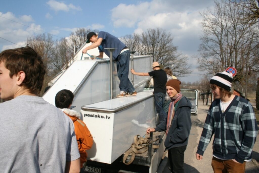 Gatavošanās atraktīvajam sporta un izklaides pasākumam norisinājās jau vakar.
Autors: Aldis Dubļāns