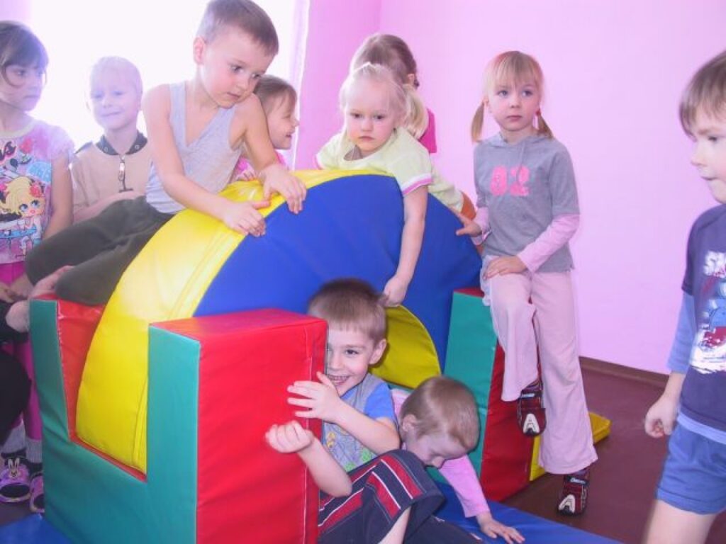 “Mēs te gribam dzīvoties visu dienu,” “Ziemeļlatvijai” stāsta par jauno sporta inventāru sajūsminātie Palsmanes bērnudārznieki. 
Autors: Sandra Pētersone