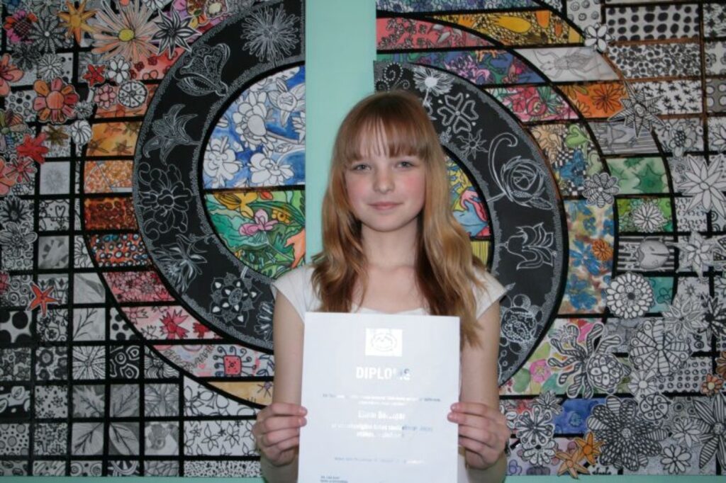 Valkas mākslas skolas audzēkne Elīna Bērziņa nemitīgi pilnveido dabas doto talantu.
Autors: Aldis Dubļāns