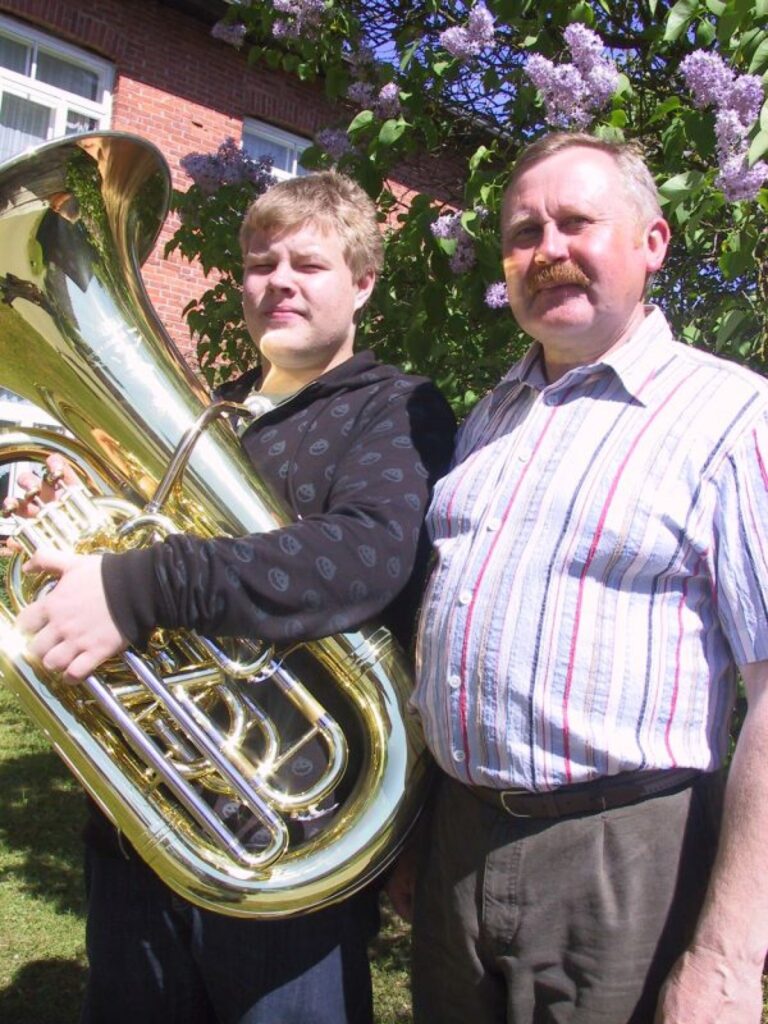 Talants, lielas darba spējas, patika muzicēt un laba sadarbība ar skolotāju Pēteri Vilku ierindojusi Smiltenes mūzikas skolas absolventu Kasparu Šmitu Latvijas labāko tubistu vidū.
Autors: Sandra Pētersone